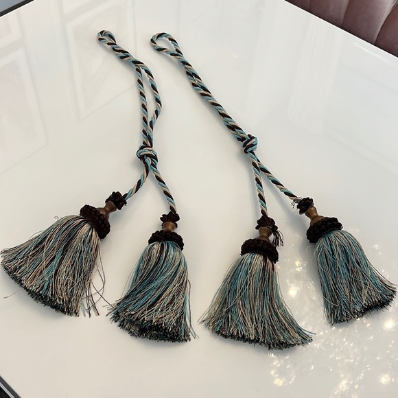 SET OF 2 TIE DRAPE TASSELS - Picture 5 of 14